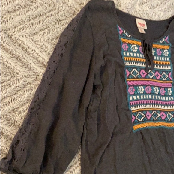 Mossimo blouse - Picture 2 of 3